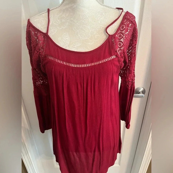 Filtre Dress 👗 in a maroon color off the shoulder with sleeve detailing‎ size M - Picture 7 of 13